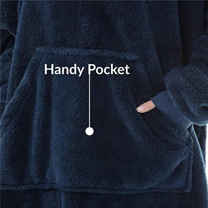Cozy oversized hooded sweatshirt with big front pocket, made of soft double-sided fleece fabric in a variety of classic colors.