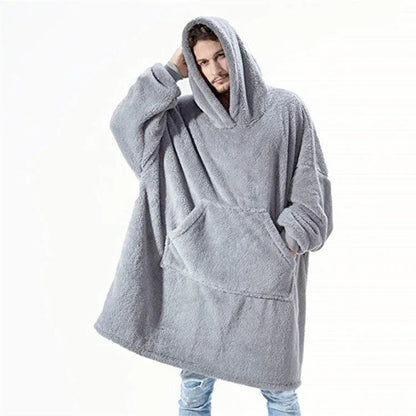 Cozy oversized hooded sweatshirt with big front pocket, made of soft double-sided fleece fabric in a variety of classic colors.