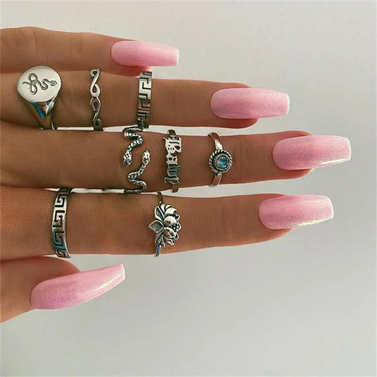 Elegant vintage lotus snake-shaped ring with 8 sparkling diamonds, crafted from high-quality alloy with a lustrous electroplated finish.