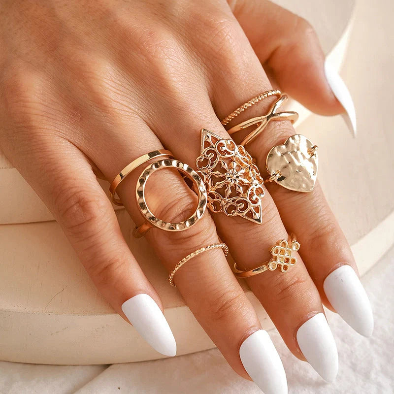 Elegant vintage lotus snake-shaped ring with 8 sparkling diamonds, crafted from high-quality alloy with a lustrous electroplated finish.