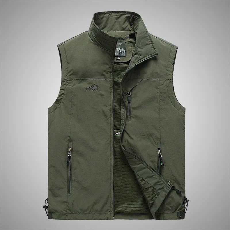 A well-designed and versatile men's outdoor gilet in a range of classic British colours