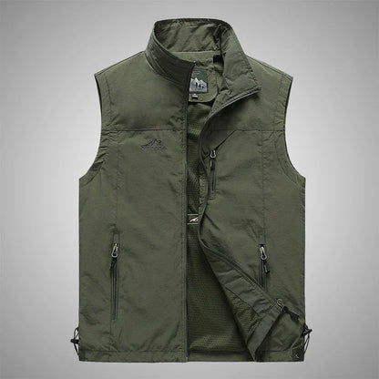A well-designed and versatile men's outdoor gilet in a range of classic British colours