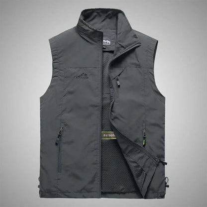 A well-designed and versatile men's outdoor gilet in a range of classic British colours