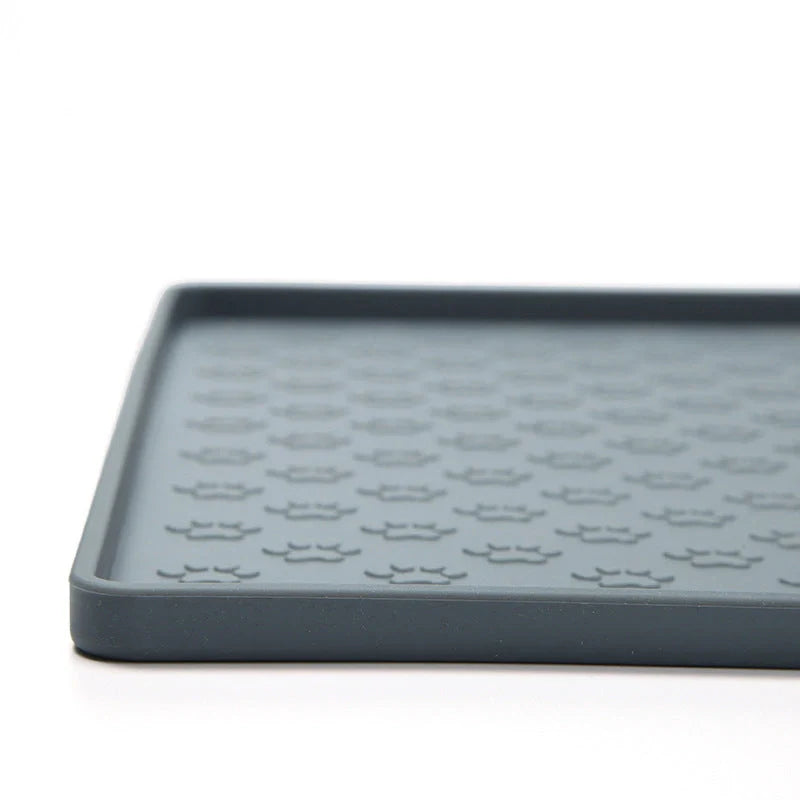 Waterproof and easy-to-clean silicone pet mat in various colours, designed for the comfort and convenience of dogs and cats in the UK.