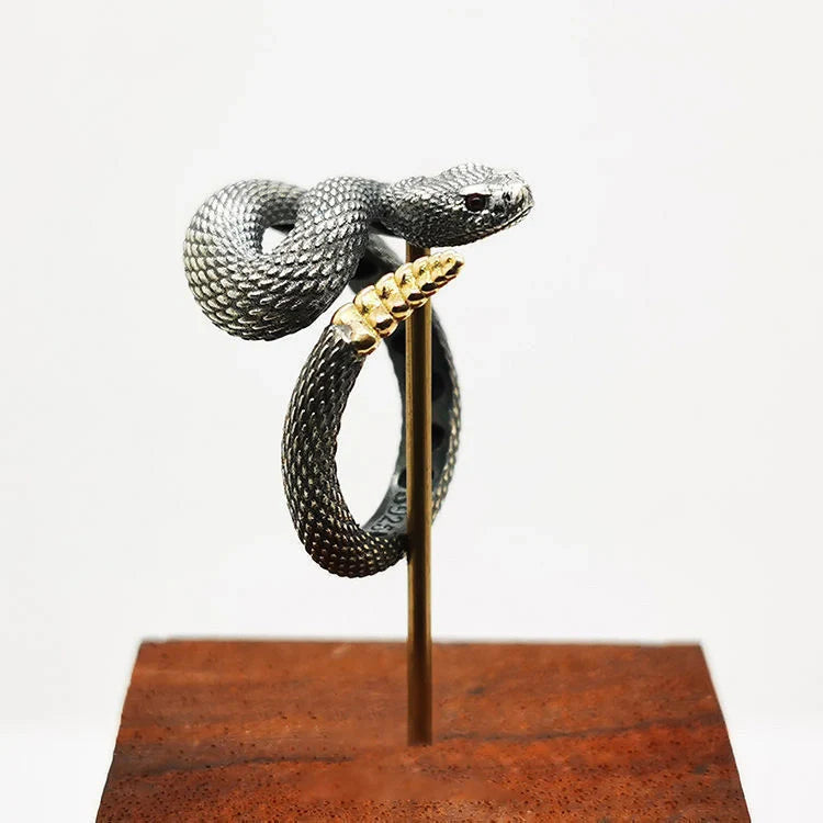Adjustable snake ring in gothic design for men and women