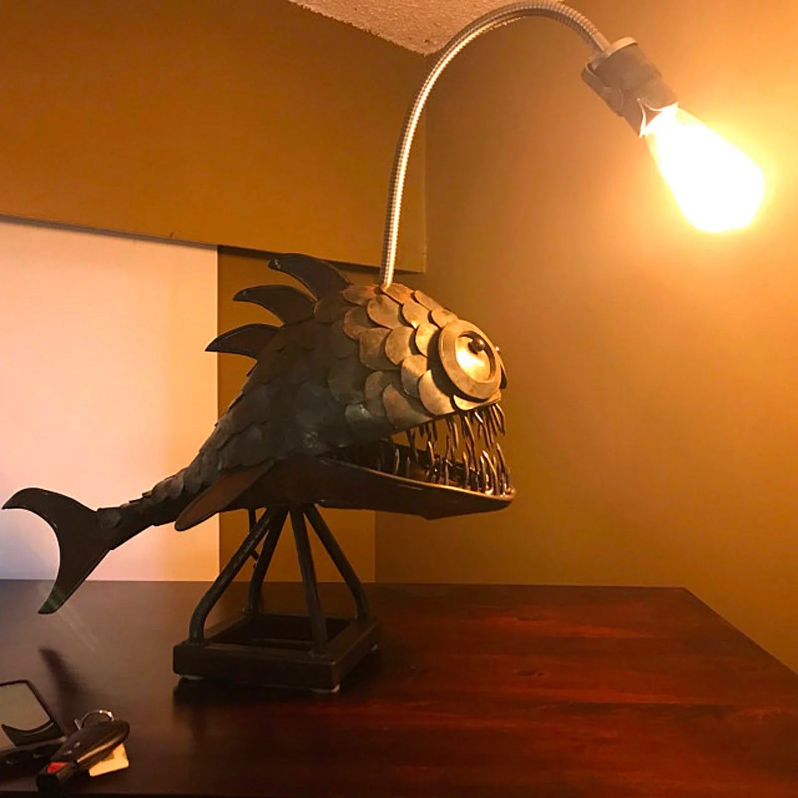 Anglerfish Lamp floor-standing retro art table lamp with flexible head