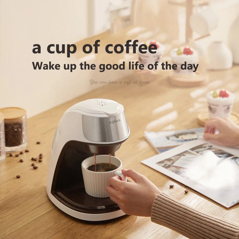 Compact automatic coffee machine with ceramic cup and stainless steel panel