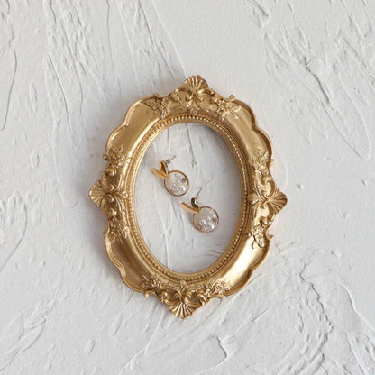 Golden Retro Photo Frame displaying jewellery and art in a Nordic-style resin design
