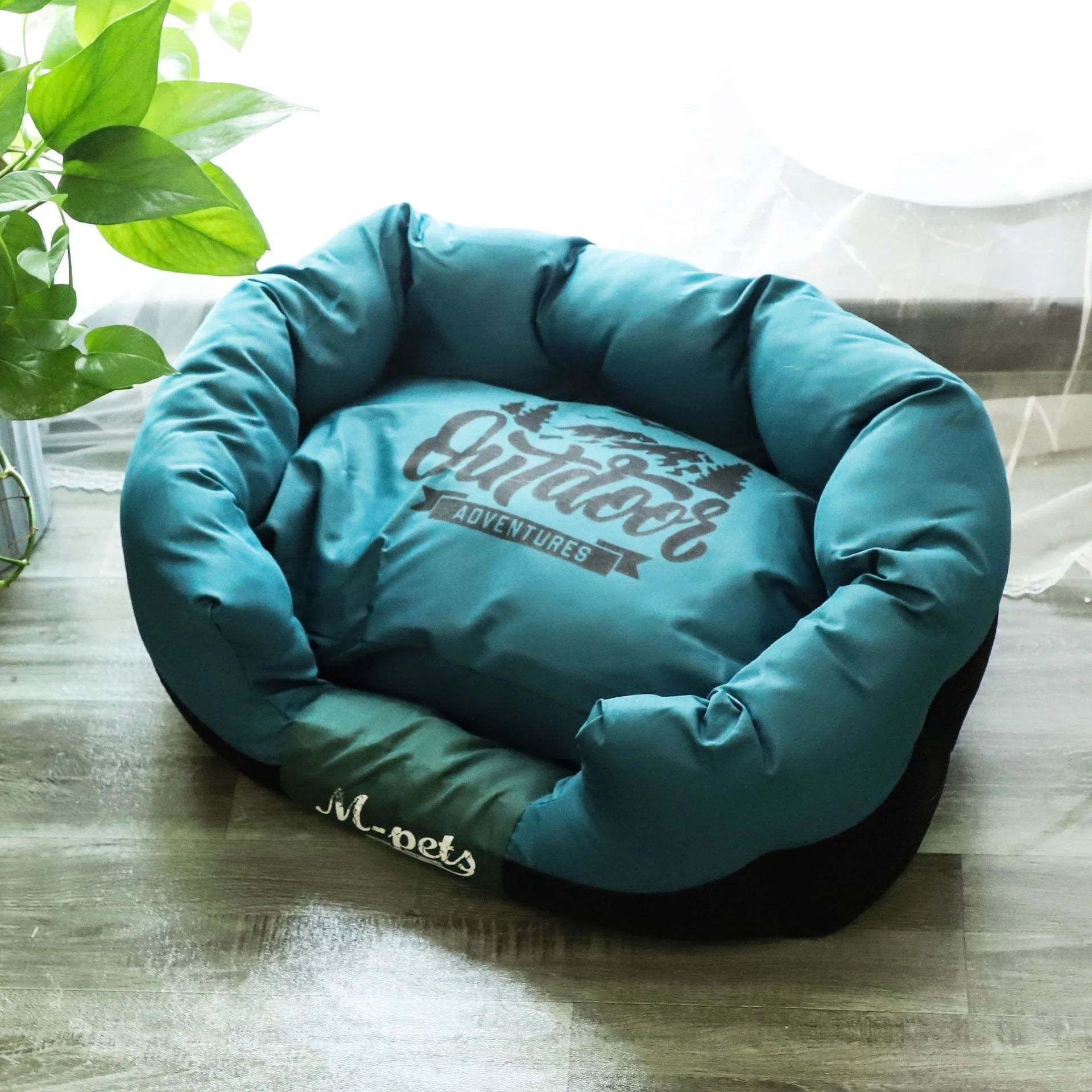 Four Seasons Universal Kennel for dogs and cats with seasonal comfort features