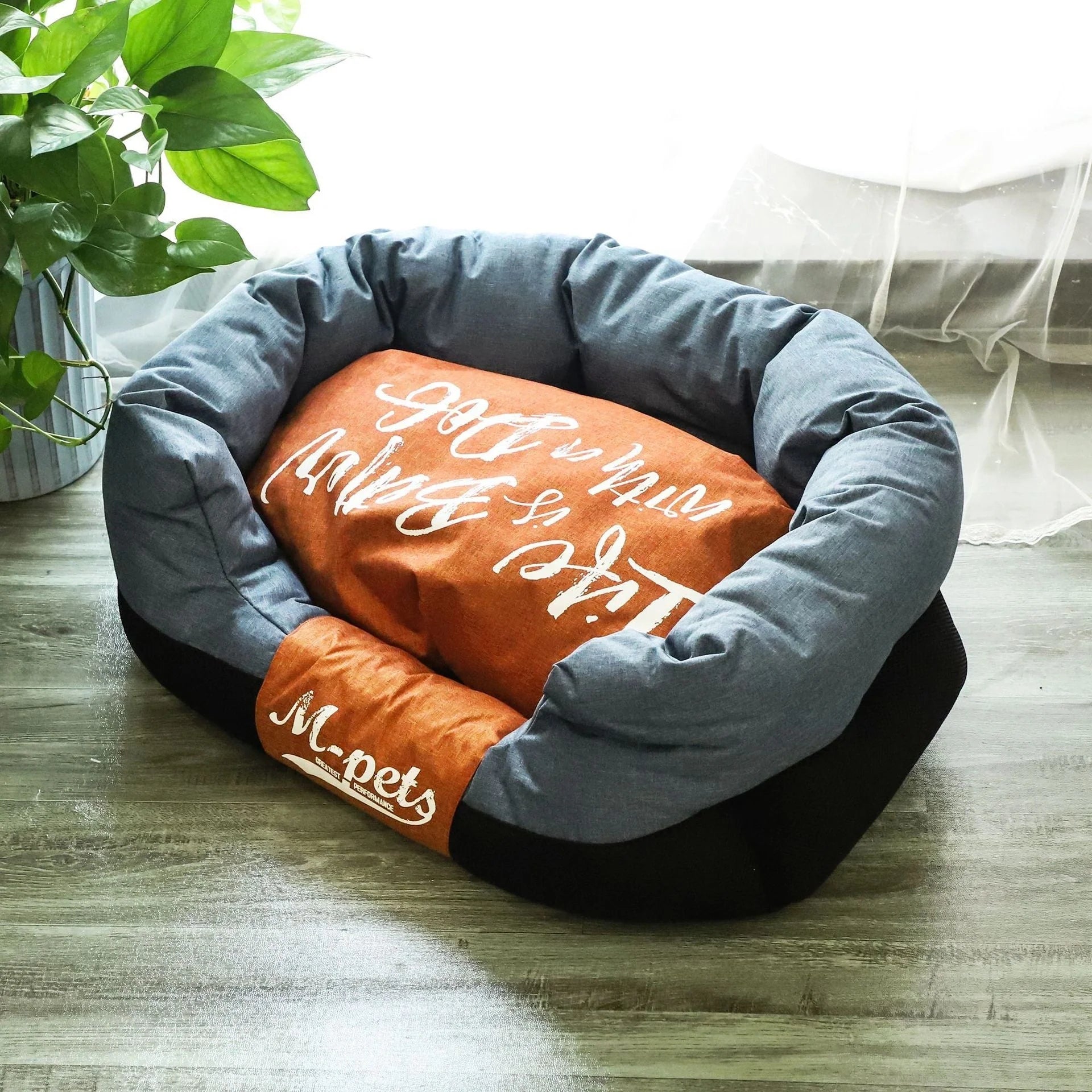 Four Seasons Universal Kennel for dogs and cats with seasonal comfort features