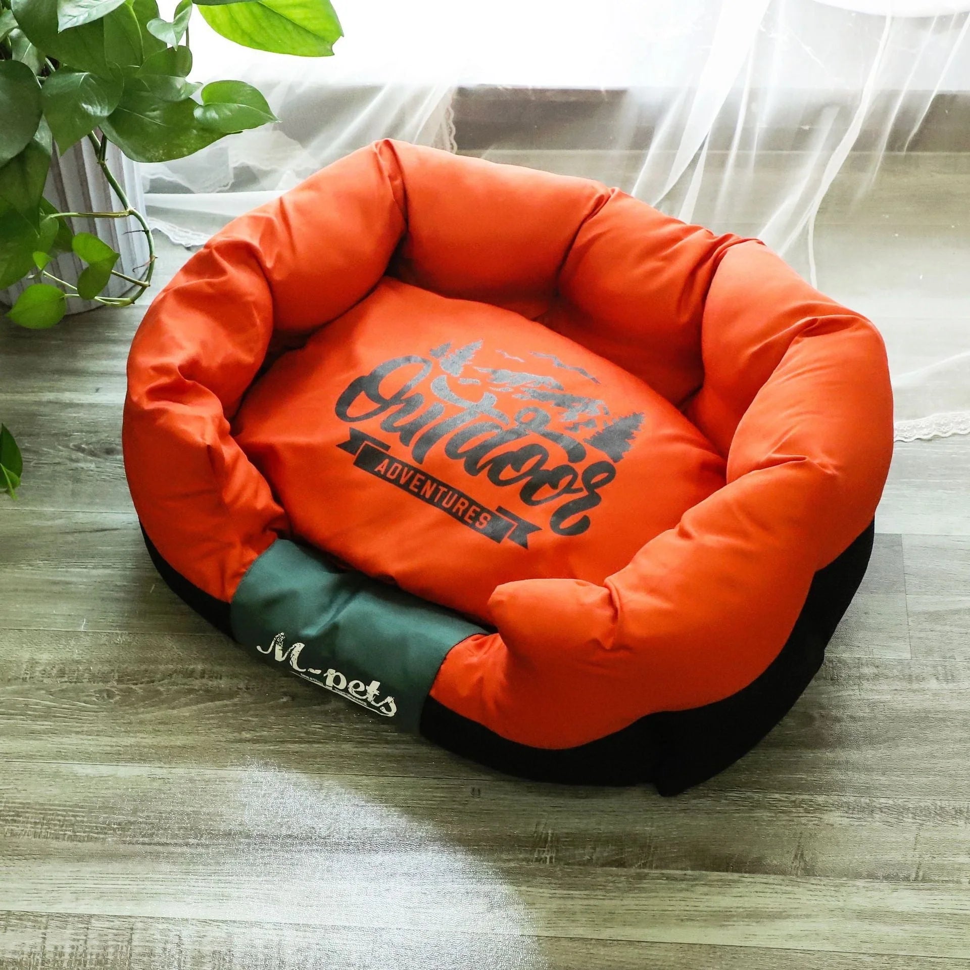 Four Seasons Universal Kennel for dogs and cats with seasonal comfort features