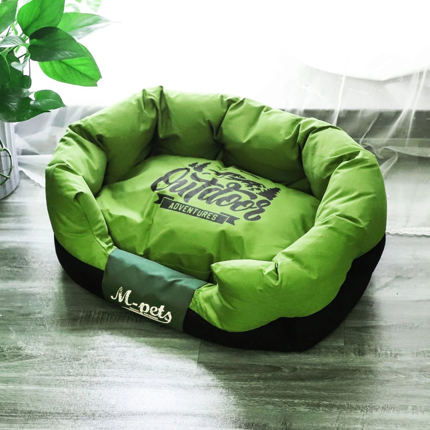 Four Seasons Universal Kennel for dogs and cats with seasonal comfort features