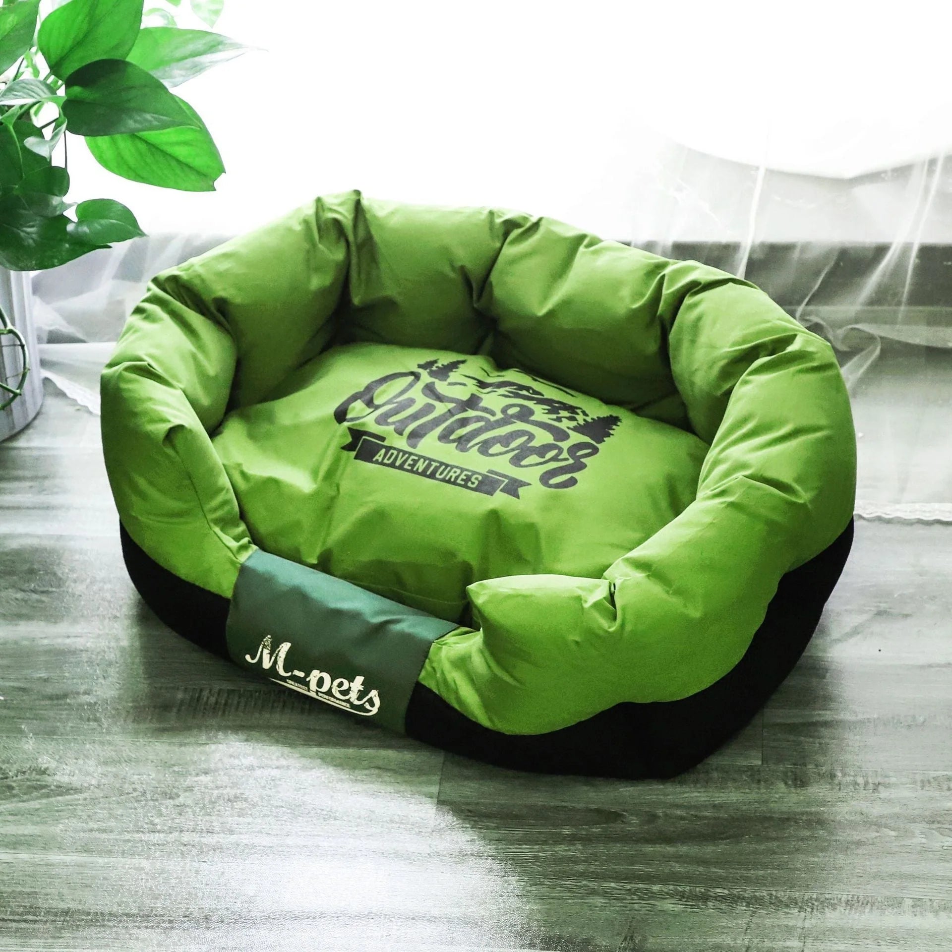 Four Seasons Universal Kennel for dogs and cats with seasonal comfort features