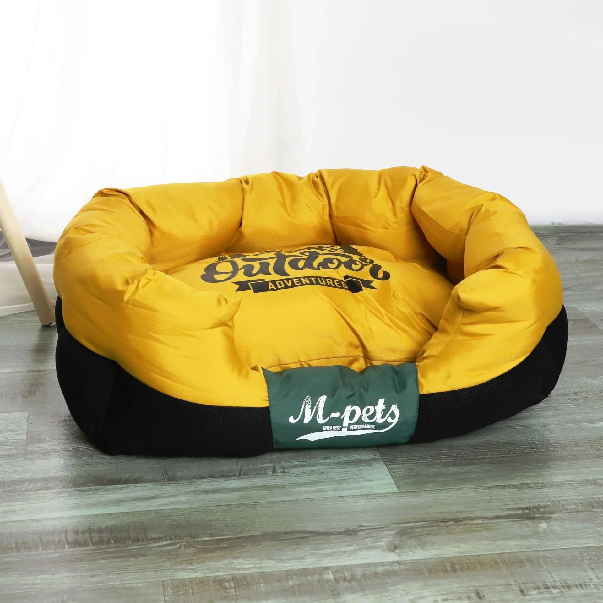 Four Seasons Universal Kennel for dogs and cats with seasonal comfort features