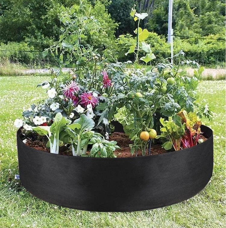 Round black and green fabric grow bags for garden plants with automatic drainage