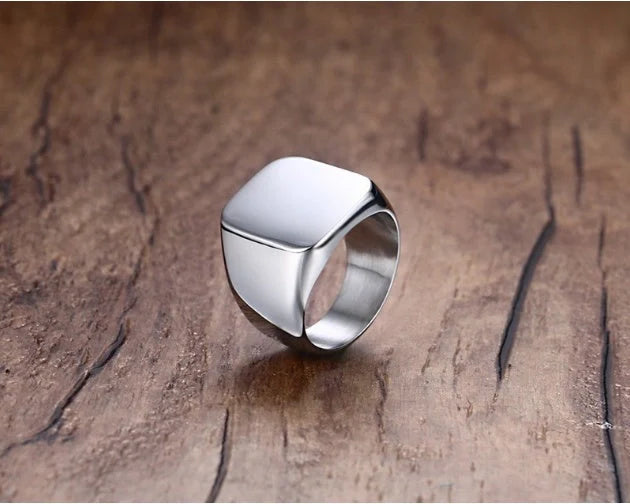 Jinshengfeng Lightweight Personality Ring in Gold, Black, and Silver - Elegant and Comfortable Jewellery