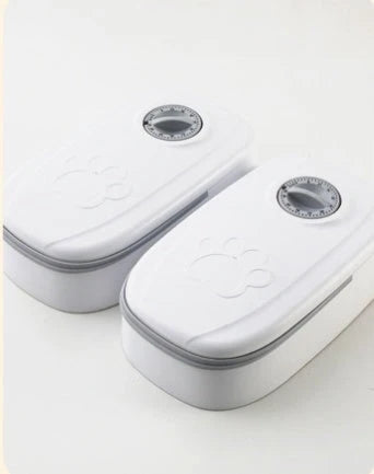 Automatic pet feeder made of durable plastic and stainless steel, designed to dispense consistent meals for cats and dogs without electricity