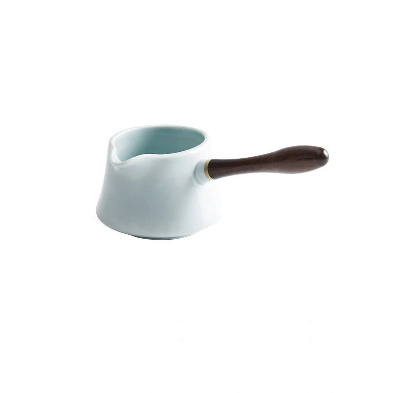 Porcelain milk jug with acacia wood handle and V-shaped spout, 200ml capacity