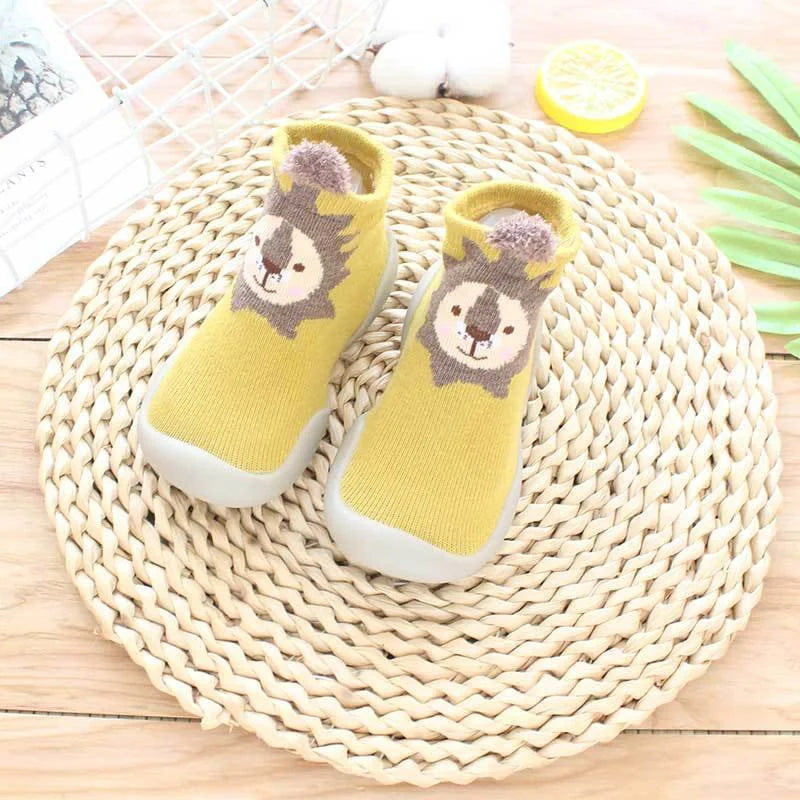 Cosy children's non-slip floor socks in various vibrant colours and sizes