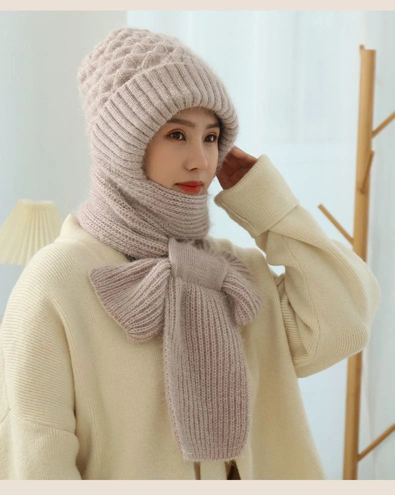 Women's fleece-lined knitted hat and scarf set in various colours for winter warmth