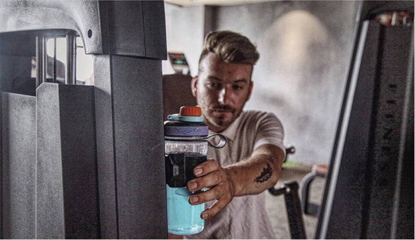 Premium magnetic water bottle holder made of durable silicone, compatible with a wide range of bottle sizes up to 400mL.