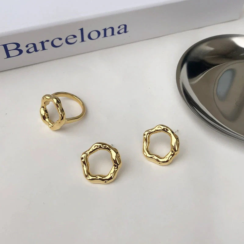 Vintage French cold wind ring with geometric design and electroplated finish for women