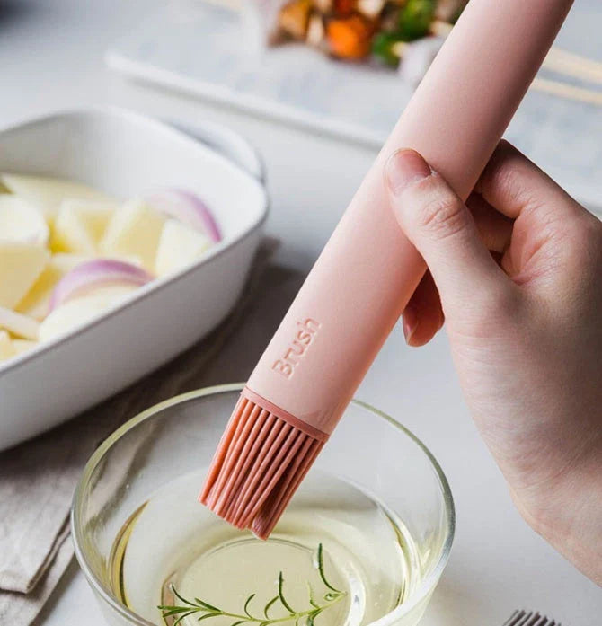 Premium silicone basting brush with sturdy, non-slip handle and flexible head for even distribution of sauces, oils, and glazes on meats, baked goods, and more.