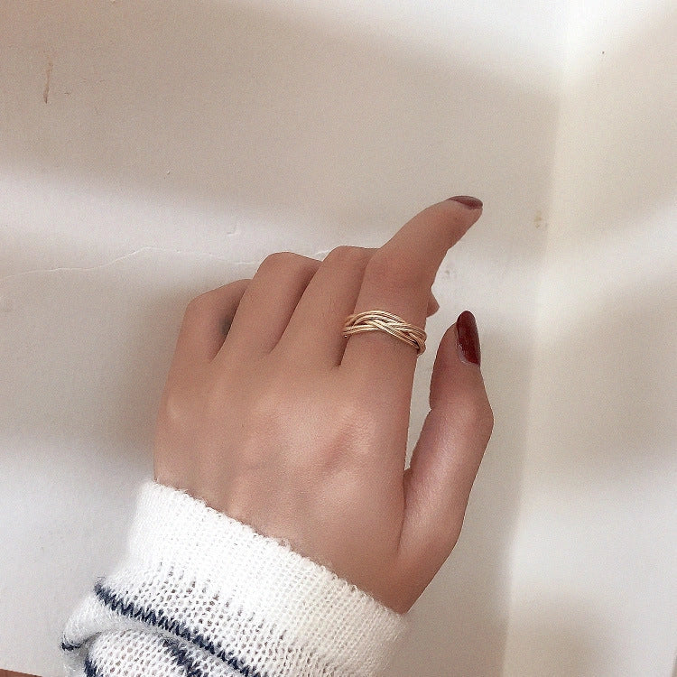 Adjustable twist metal ring with vintage geometric design in gold