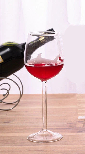 Lead-free crystal red wine glass with rotatable shark inside, clear design for elegant wine serving