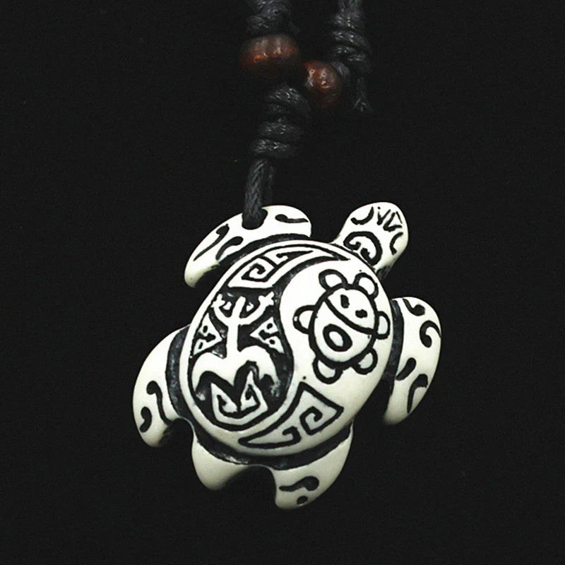 Men's European-style turtle necklace with resin pendant, unique tortoise design