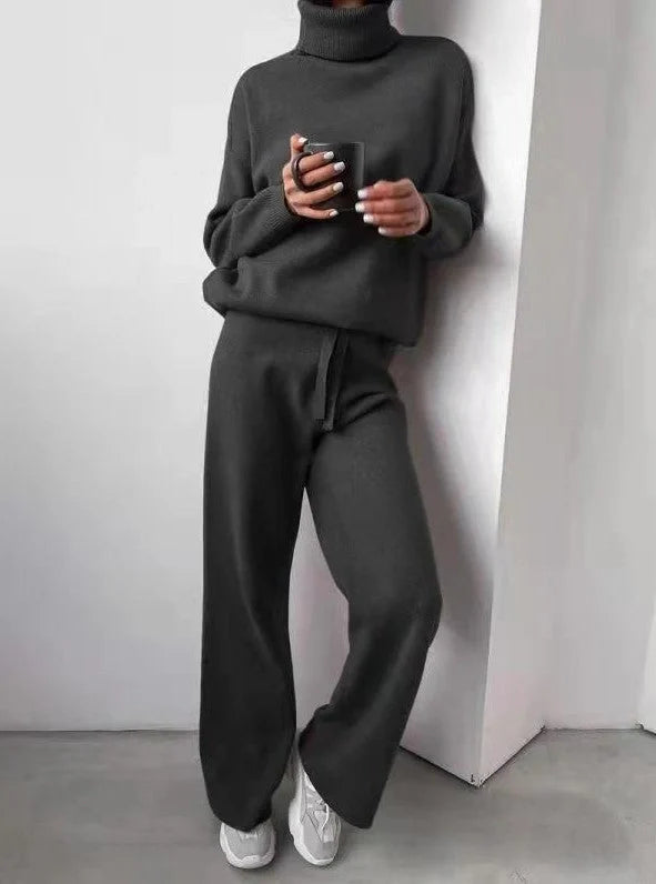 Women's casual turtleneck sweater and drawstring pants set in cotton-polyester blend