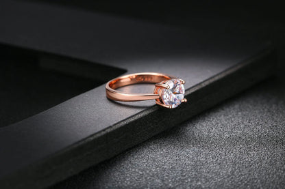 Elegant rose gold and zircon ring with a geometric design and sparkling zircon stones