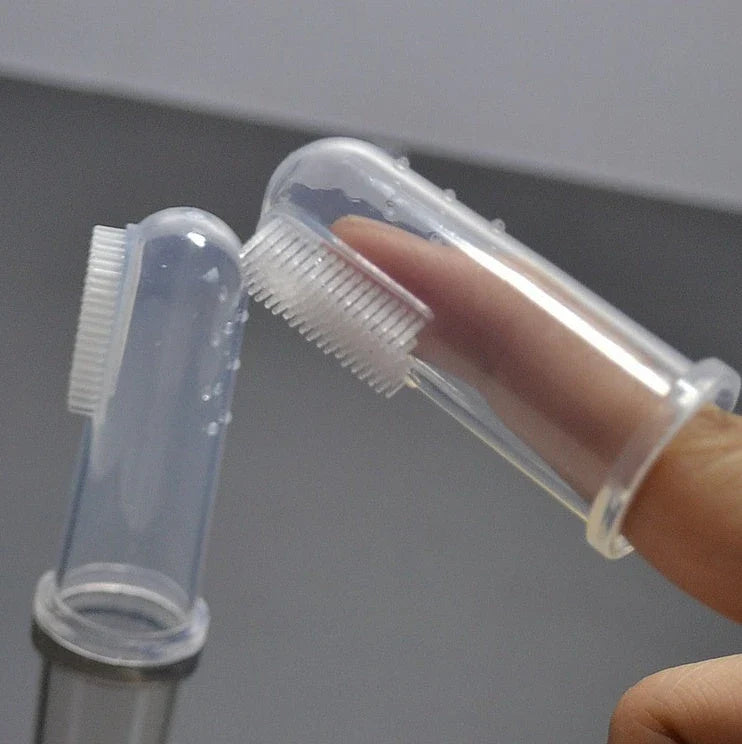 Silicone finger-mounted pet toothbrush for cleaning, freshening and strengthening cats' and dogs' teeth