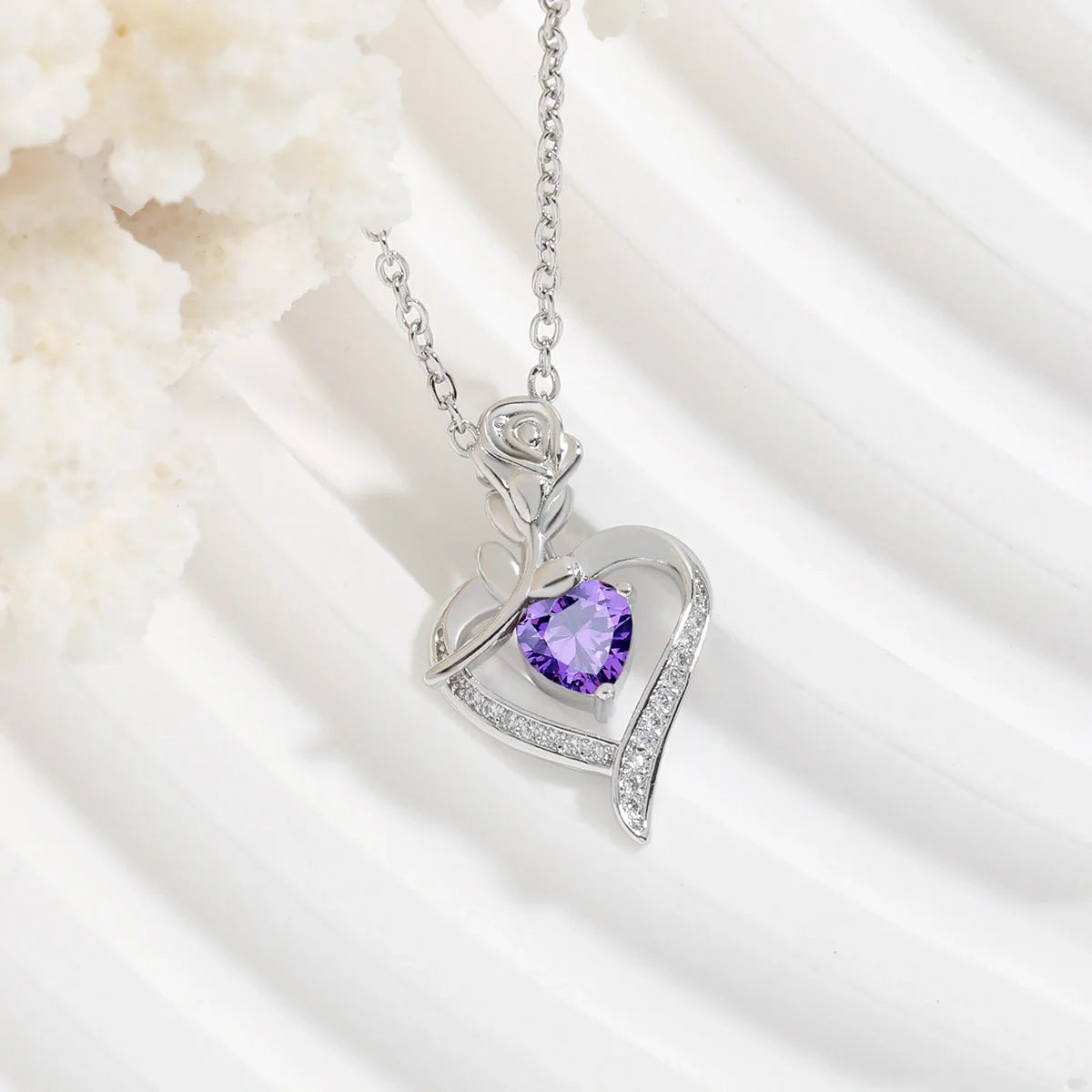 Elegant rose heart-shaped rhinestone necklace for women, perfect as a Valentine's Day gift.
