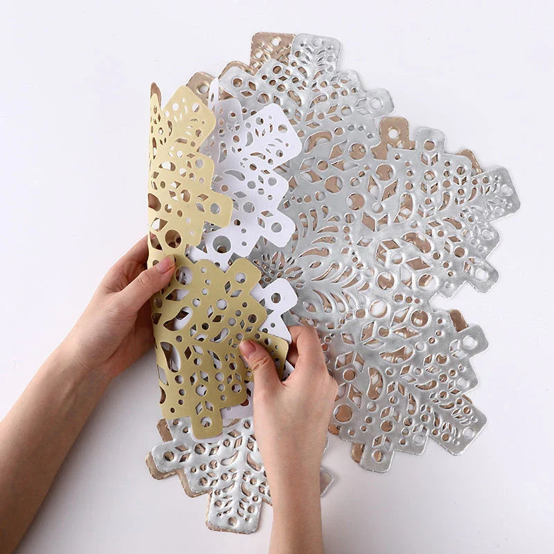 Elegant snowflake placemats made of premium PVC with heat and scald resistance for safe and stylish dining