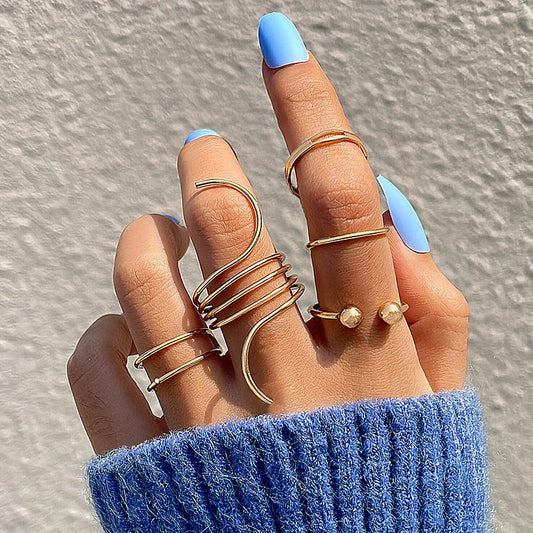 Stylish retro wave open ring in gold, perfect for elevating any outfit