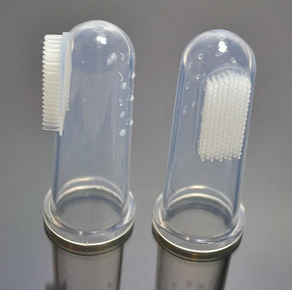 Silicone finger-mounted pet toothbrush for cleaning, freshening and strengthening cats' and dogs' teeth