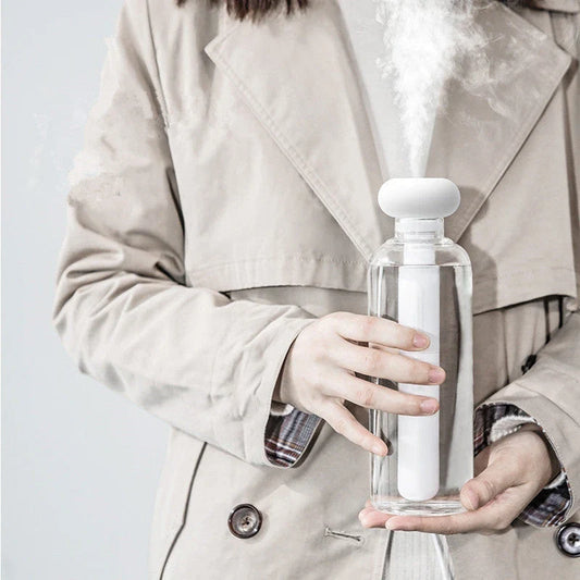 Compact and portable USB-powered air humidifier and essential oil diffuser with versatile water container design