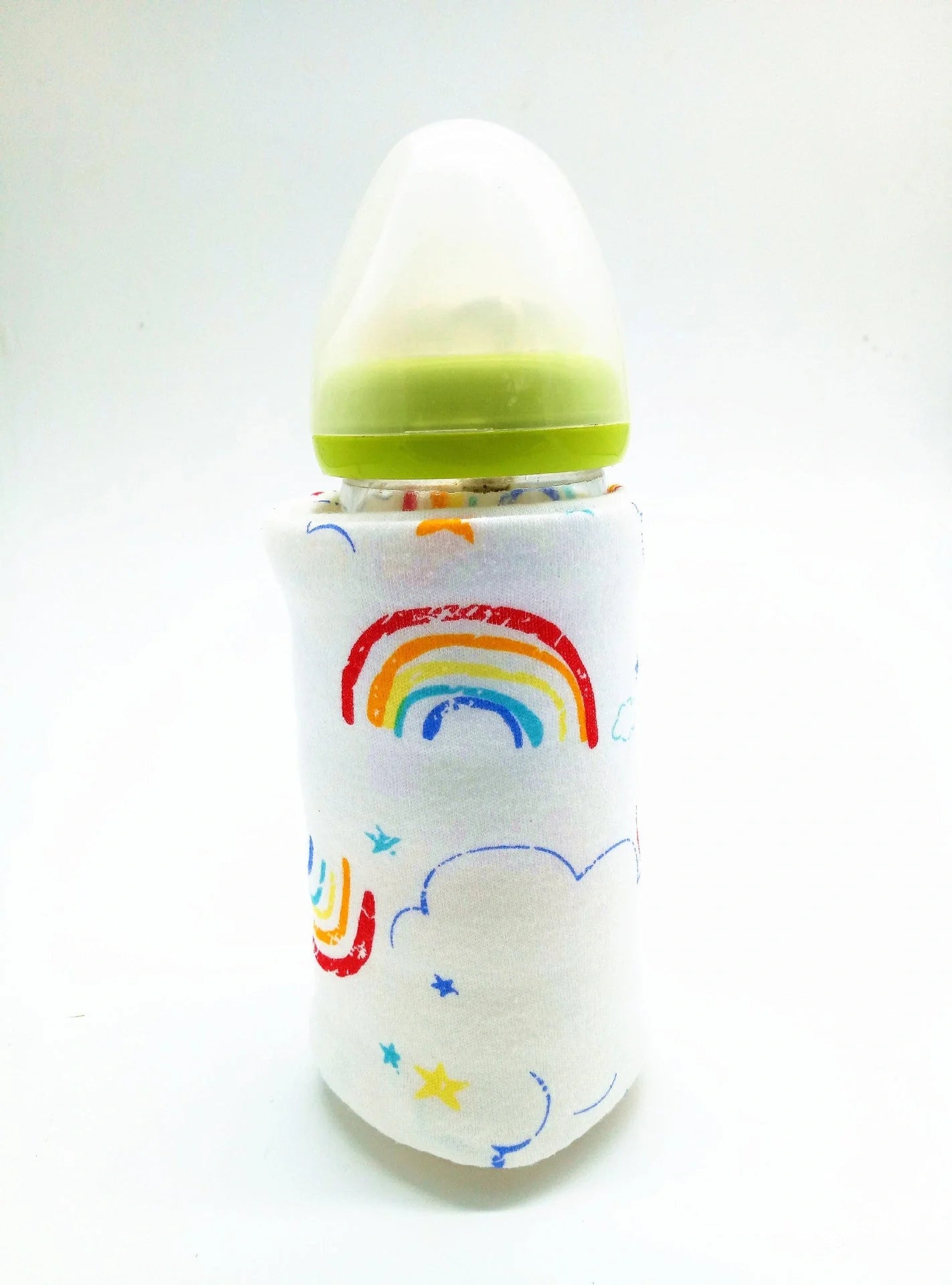 USB-powered baby bottle warmer and insulated travel bag for keeping milk warm on the go
