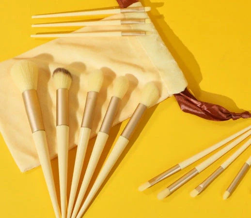 13-piece makeup brush set with soft artificial fibres and durable handles