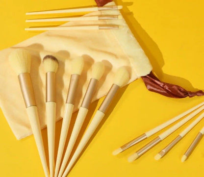 13-piece makeup brush set with soft artificial fibres and durable handles