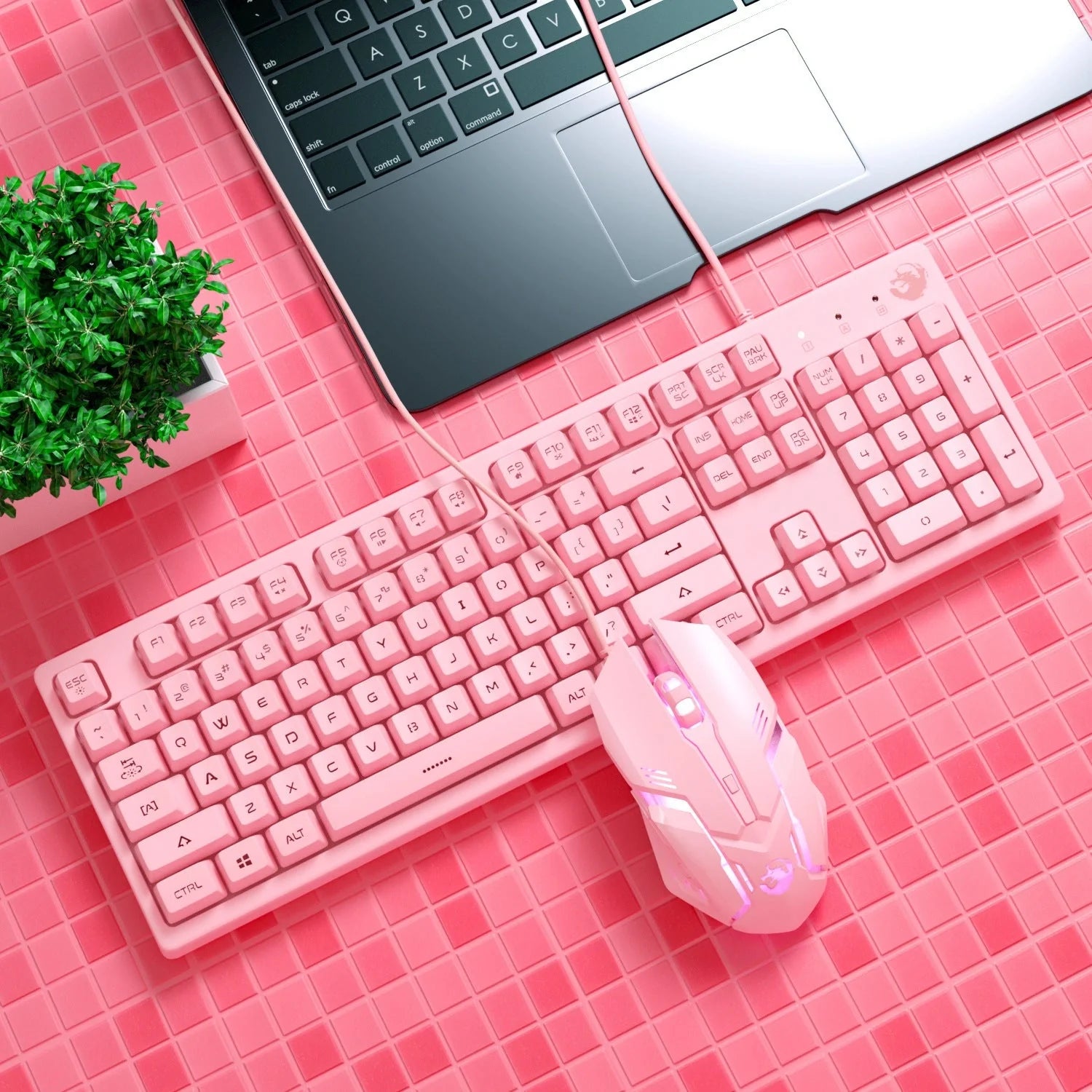 Compact 104-key USB membrane keyboard with waterproof function