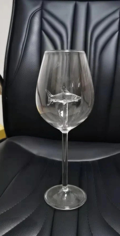 Lead-free crystal red wine glass with rotatable shark inside, clear design for elegant wine serving
