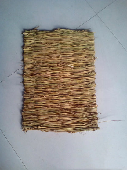 Premium handwoven straw mat for pets, featuring a textured surface and durable construction for comfort and functionality.