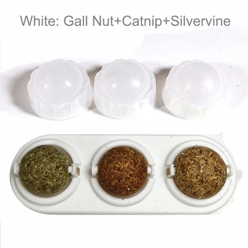 Self-adhesive Rotated Catnip Lick Ball for cats, natural ingredients, 90g