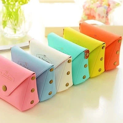 Vibrant macaron-shaped key case in candy colours for keys organisation