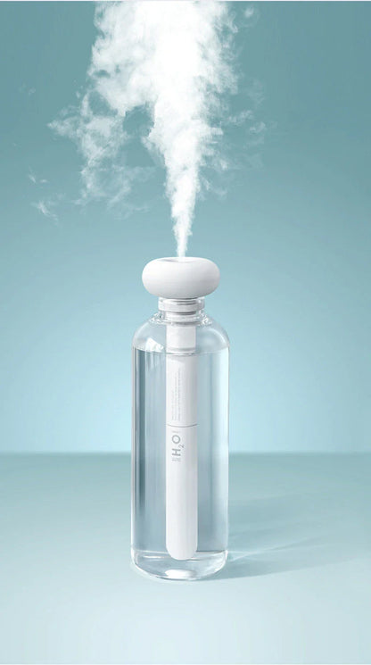 Compact and portable USB-powered air humidifier and essential oil diffuser with versatile water container design