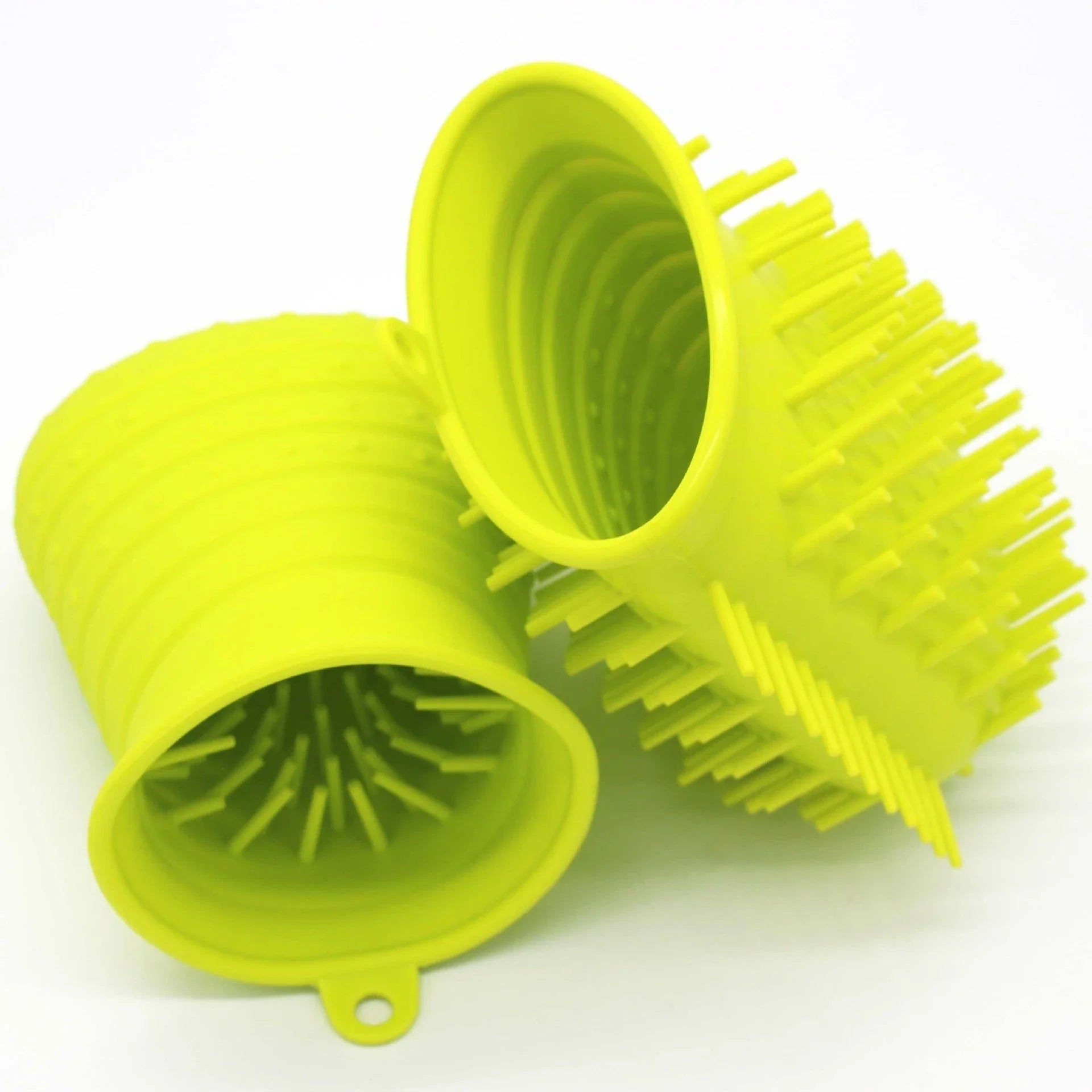 Premium paw cleaner for Shiba Inu pets with columnar cup design, soft silicone material, and massaging bristles for effective dirt and debris removal.