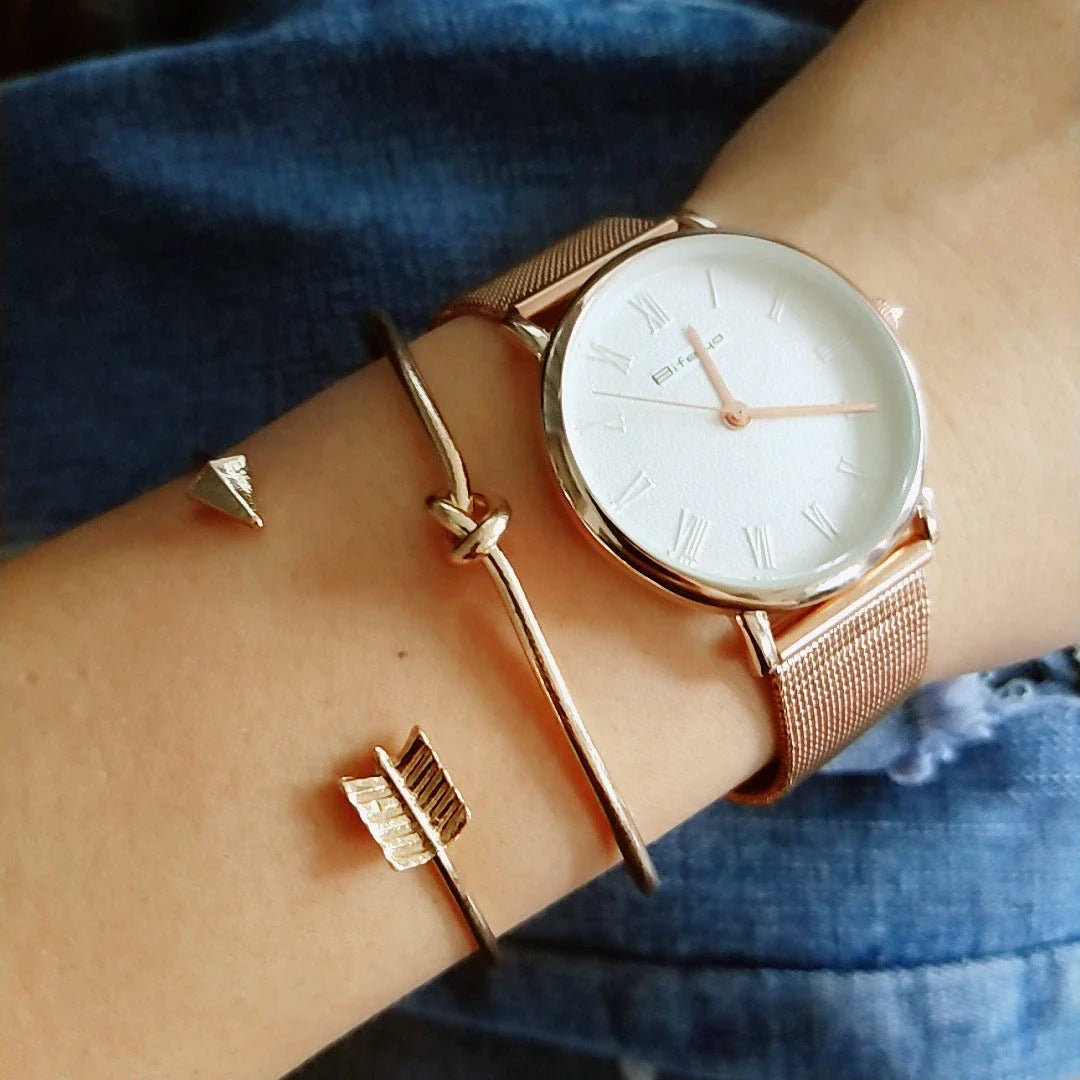 Elegant vintage arrow-inspired bracelet in gold, made from premium alloy for a lustrous, durable finish