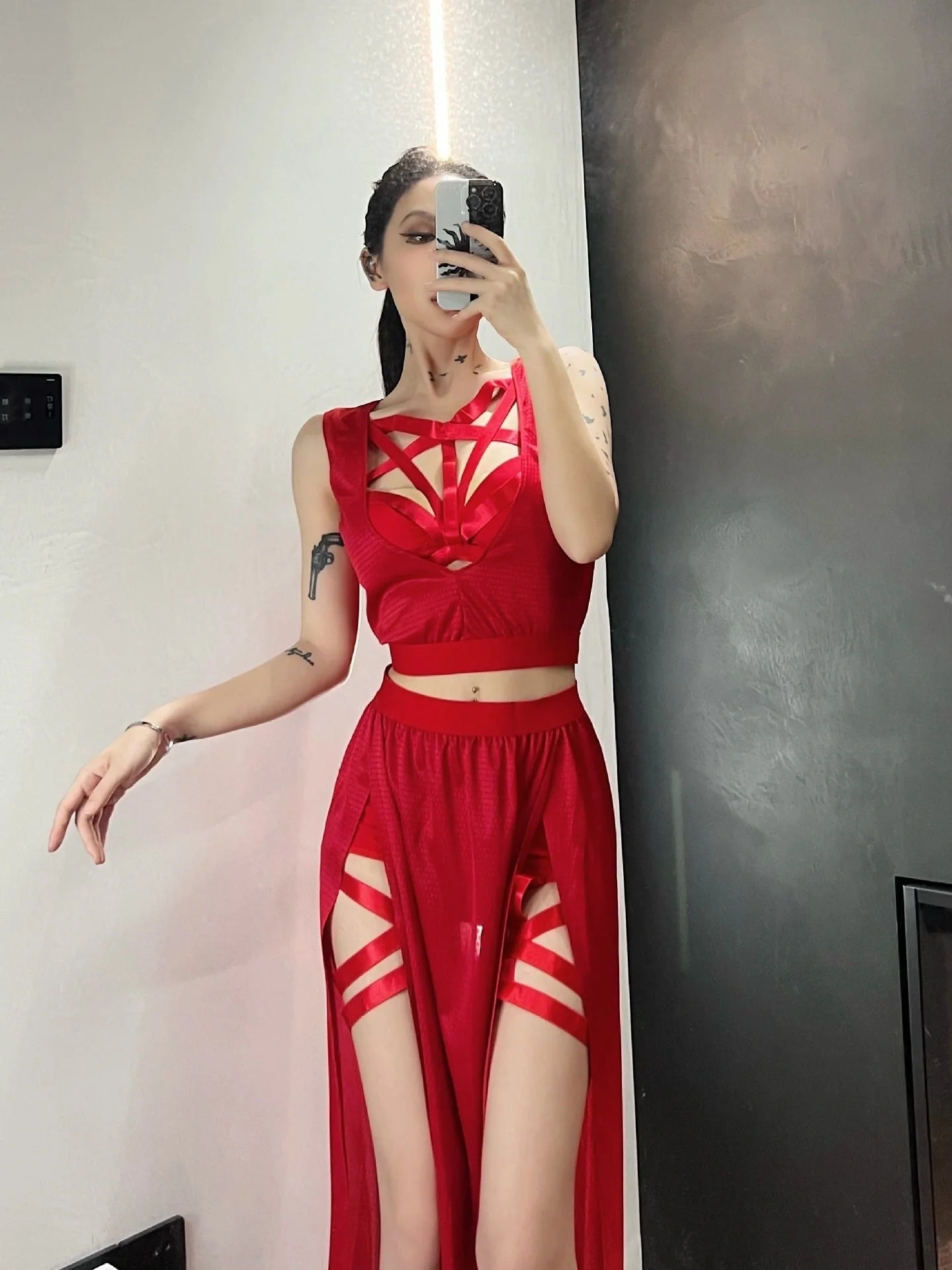 European and American style lingerie straps dress with chest pad and gauze skirt in black and red